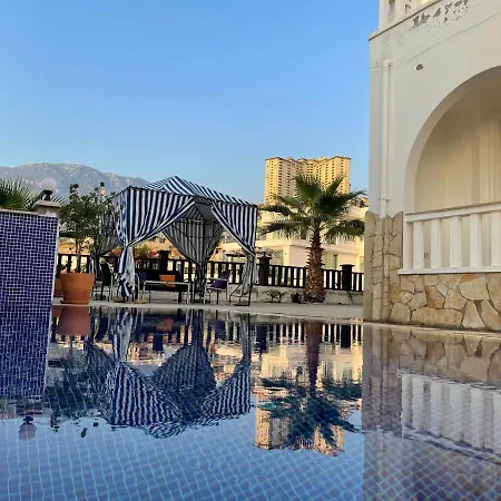 Exclusive With Own Pool, 3 Min To Beach 아파트 *